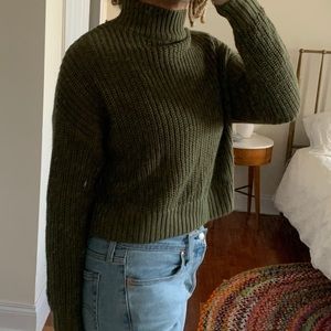 H&M Divided Cropped Turtleneck Sweater